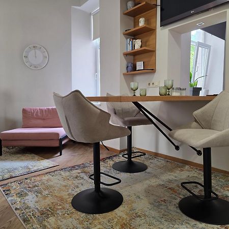 Apartment In The Heart Of Old Riga Bagian luar foto